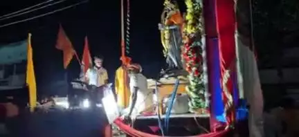 सिकंदरपुर: सिकंदरपुर नगर में कड़ी सुरक्षा के बीच निकला महावीरी झंडा जुलूस, डीआईजी, डीएम और एसपी रहे मौजूद