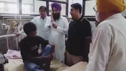 पंचकूला: हिमशिखा कॉलोनी पिंजौर में करंट लगने से घायल बिजली कर्मी से मिले हरियाणा सिख गुरुद्वारा कमेटी के उपप्रधान