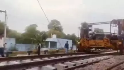 मारवाड़ जंक्शन: मारवाड़ जंक्शन पाली फाटक से खारची फाटक तक रेलवे ट्रैक पर नई पटेरिया बचाने का कार्य शुरू किया रेल प्रशासन ने