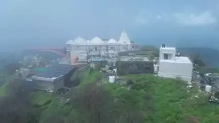 જૂનાગઢ: ગિરનાર પર્વતે ઓઢી લીલીછમ ચાદર પ્રકૃતિ સોળે કળાએ ખીલી ઉઠી, ગિરનાર પર્વતના આકાશી દ્રશ્યો સામે આવ્યા