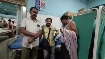 তুফানগঞ্জ ২: তারাগঞ্জ এলাকায় জাতীয় সড়কে ধুবড়ীগামী যাত্রী বোঝাই NBSTC র বাস ও ইট বোঝাই ছোট চার চাকার গাড়ির মুখোমুখি সংঘর্ষ, আহত ৫