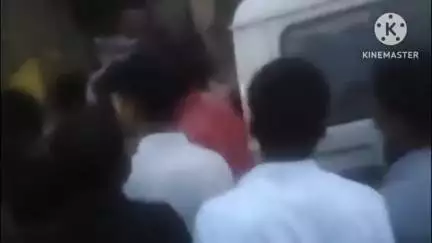 बस्ती: कोतवाली थाना क्षेत्र के मूड घाट चौराहे पर एक शिक्षक को मारपीट करते हुए का वीडियो सोशल मीडिया पर हो रहा वायरल