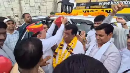 अजमेर: कांग्रेस प्रदेश अध्यक्ष गोविंद सिंह डोटासरा और नेता प्रतिपक्ष टीकाराम जूली का जयपुर हाईवे पर स्वागत किया गया