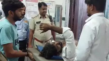 पाली: रोहट तहसील के गाजनगढ़ टोल के निकट कार के टायर फटने से कार पलटी, कार में सवार युवक हुआ घायल