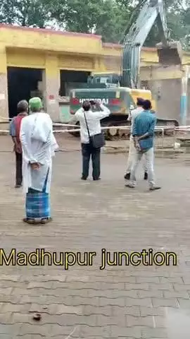 Madhupur junctionticket counter thor kee gira diya h.
