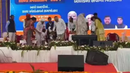 ભુજ: સીએમ ભુપેન્દ્ર પટેલે કચ્છના કુરન ખાતે શાળા પ્રવેશોત્સવ-કન્યા કેળવણી મહોત્સવમાં ભાગ લીધો