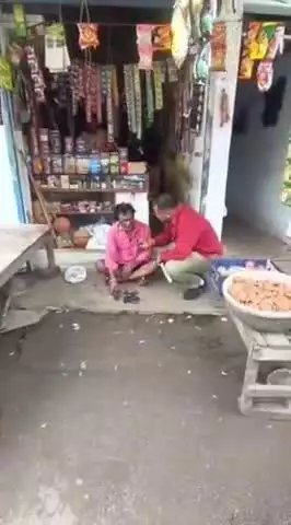 नशा के विरुद् ठेलों,व रोड किनारे बिकने वाले गोगो पेपर, चिलम, ई-सिगरेट, प्रतिबंधित हुक्का फ्लेवर, गुटखा, गांजा एवं सिगरेट