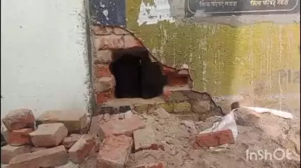 नवादा: नवादा नगर थाना क्षेत्र में बिहार बस स्टैंड के पास ऑनलाइन सैलून में चोरी, दीवार काटकर लाखों का सामान चुराया गया