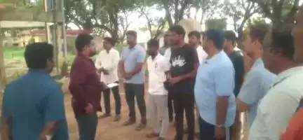 నర్సాపూర్: నర్సాపూర్ మున్సిపాలిటీలోని పలు వార్డుల్లో ఆకస్మికంగా పర్యటించిన జిల్లా కలెక్టర్ రాహుల్ రాజ్