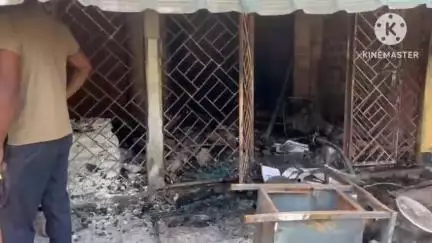 পশ্চিম যোৰহাট: এলেংমৰা চাৰিআলিত ভয়ংকৰ অগ্নিকাণ্ড ,  নিমিষতে জুইত জাহ যায় দুখনকৈ ব্যৱসায়িক প্ৰতিষ্ঠান