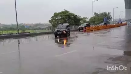 রাজারহাট: সলিউশন একটাই মমতা ব্যানার্জিকে সরাতে হবে : কলকাতা বিমান বন্দরে দাঁড়িয়ে বিস্ফোরক শুভেন্দু
