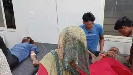 छतरपुर: पठादा गांव में आकाशीय बिजली गिरने से 5 बकरियों की मौत, दो महिलाएं व दो पुरुष गंभीर रूप से घायल