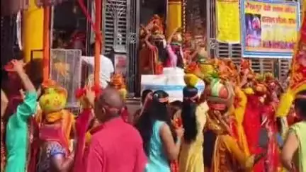 बिहार: भैंसासुर देवी स्थान से निकाली गई भव्य कलश शोभायात्रा, 24 घंटे के अखंड कीर्तन व ग्रामता पूजा का हुआ आयोजन