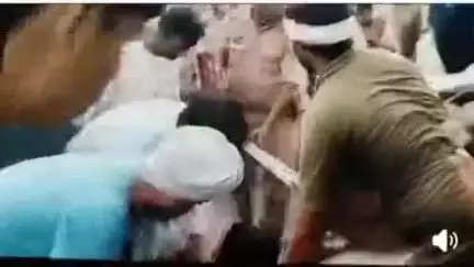 बेवर। बेवर में शुक्रवार को इटावा बरेली हाईवे पर डंपर ने पिकप को मारी टक्कर  एक की मौत......