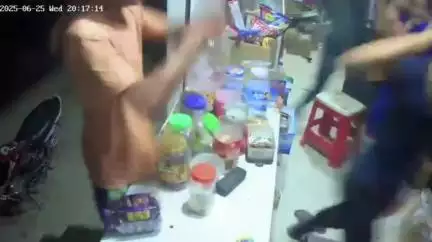 मथुरा: गोल्डमोहर उधार ना देने पर दबंगों ने परचूनी दुकान में घुसकर की मारपीट, वीडियो हुआ वायरल