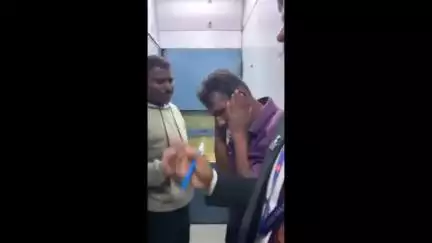 ಹುಬ್ಬಳ್ಳಿ ನಗರ: ನಗರದಲ್ಲಿ ಟ್ರೈನ್ ನಲ್ಲಿ ಬ್ಯಾಗ್ ಕಳ್ಳತನ ಮಾಡಿ ಸಿಕ್ಕಿಬಿದ್ದ ಕಳ್ಳನಿಗೆ ಧರ್ಮದೇಟು