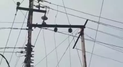 रुद्रपुर: रुद्रपुर के रम्पुरा में बिजली विभाग की टीम ने चलाया चेकिंग अभियान, 2 घरों से पकड़ी बिजली चोरी, दर्ज कराया मुकदमा