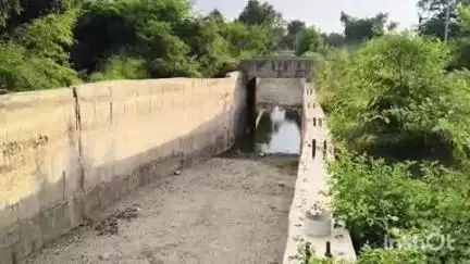 अकबरपुर: जिले में अटवाई समसुद्दीनपुर रेलवे अंडरपास में जलभराव की समस्या,दर्जनों गांवों के लोगों का आवागमन प्रभावित #jansamasya