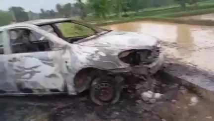 କଣ୍ଟାମାଳ: ଘଣ୍ଟାପଡା - ରେକଡୋଲ  ରାସ୍ତାର କୁରୁକୁପା ନିକଟରେ କଫ୍ ଶିରପ ବୋଝେଇ କାରକୁ ପୋଡି ଫେରାର ମାରିଲେ ଦୁର୍ବୃତ୍ତ