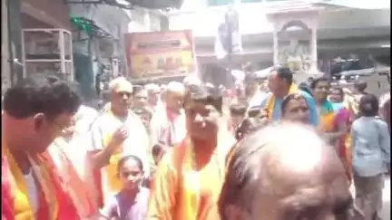 आंवला: आंवला में निकाली गई जगन्नाथ रथ यात्रा, पक्का कटरा मंदिर से शुरू होकर विभिन्न मार्गों से वापस मंदिर पहुंची