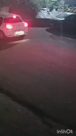 अलवर: अलवर में जुबली बास चौराहे पर कार के शीशे तोड़ने की वारदात, सीसीटीवी में कैद हुई घटना, पुलिस ने दर्ज किया मामला