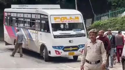 शिमला शहरी: आरटीओ शिमला ने टोलैंड में लगाया नाका, निजी बसों के दस्तावेज़ किए चेक: अनिल शर्मा, आरटीओ शिमला