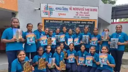 મોરબી: શહેરની માધાપરવાડી કન્યા શાળામાં જોય ઓફ ગિવિંગ' અને ગંગા ચેરિટેબલ એજ્યુકેશન ટ્રસ્ટ દ્વારા બાળાઓને શૈક્ષણિક કીટ અર્પણ