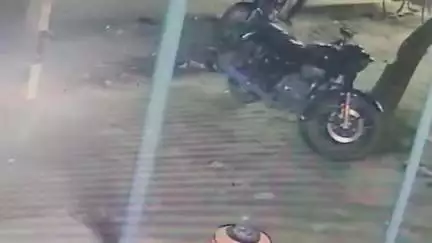मैरवा: मैरवा धाम दरौली मोड़ से बाइक चोरी, घटना सीसीटीवी में कैद