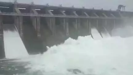 বারাবনী: মাইথন ও পাঞ্চেত জলাধার থেকে দুই দিনে 68 হাজার কিউসেক জল ছাড়ল DVC