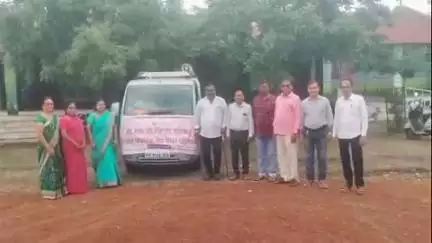 मालेगाव: शहरात जिल्हा परिषद शाळेची पालकाला मुले शाळेत टाकण्याची विनवणी