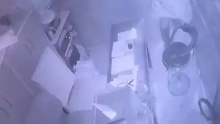 लोहरदगा: जोहार फर्नीचर वर्ल्ड में 57 हजार की चोरी, चोर CCTV में कैद, थाना प्रभारी ने कहा मामले की छानबीन जारी