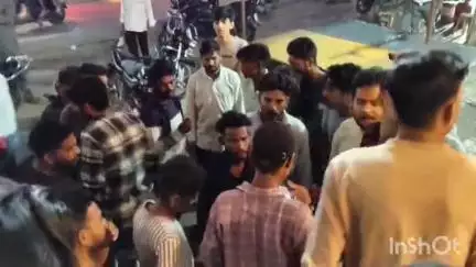 डूंगरपुर: ओटा के निकट बाइक और स्कूटी की टक्कर, दोनों वाहन हुए क्षतिग्रस्त