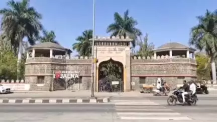 जालना: शहरातील वाहतूक मार्गात आज बदल.
वाहनधारकांनी वाहतुकीसाठी पर्यायी मार्गाचा वापर करण्याचे पोलीस अधीक्षक कार्यालयाचे आवाहन