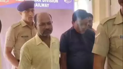 জলপাইগুড়ি: ধূপগুড়ি রেলস্টেশন থেকে তিন টিকিট দালালকে গ্রেফতার করল আরপিএফ, জলপাইগুড়ি জেলা আদালতে তোলা হলো
