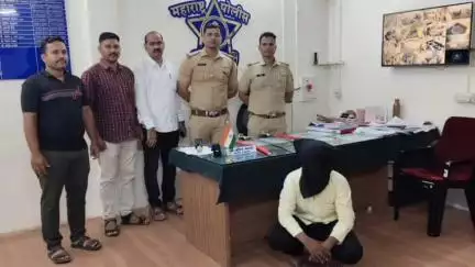 जालना: जालन्यात गांधीनगर भागात एका तरुणाकडून दोन धारधार तलवारी जप्त...
सदर बाजार पोलिसांची कारवाई...