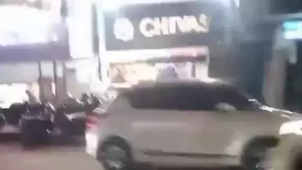 जबलपुर: सदर पैंटी नाका चौक: शराब दुकान में अवैध रूप से चल रहा था आहता, वीडियो वायरल