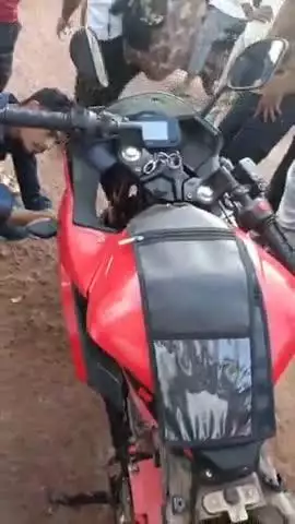 జహీరాబాద్: పట్టణంలో బైక్ లో దూరిన పాము
