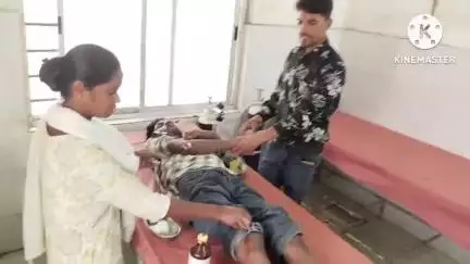 घाघरा: घाघरा ब्लॉक चौक के पास सड़क दुर्घटना में दो युवक घायल, प्राथमिक उपचार के बाद एक गुमला रेफर