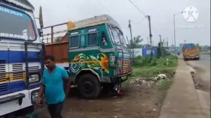 আরামবাগ: গরবাড়ি এলাকায় লরি থেকে ব্যাটারি চুরির ঘটনায় চাঞ্চল্য,এর আগেও অনেক লরির ব্যাটারি চুরি হয়েছে বলে অভিযোগ