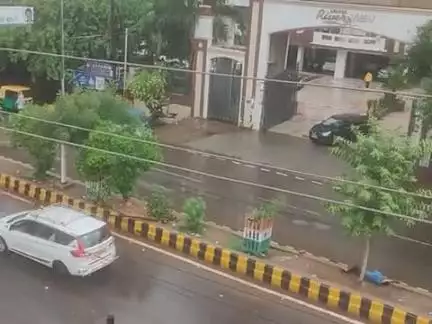 #Aaj dopahar 12: 15 baje ki barish