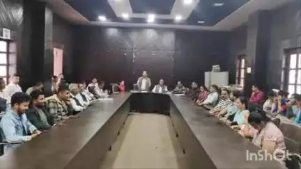 नैनीताल: नगर पालिका कर्मचारी कार्य बहिष्कार, देवभूमि सफाई कर्मचारि संघ व निकाय कर्मचारि संघ ने किया संयुक्त रूप से