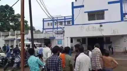 नरसिंहपुर: जिला अस्पताल में युवक ने छात्रा का चाकू से गला रेत कर किया काम तमाम, SP ने दी जानकारी