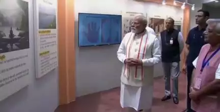प्रधानमंत्री Narendra Modi ने प्रदर्शनी का अवलोकन कर जैन दर्शन और अध्यात्म की अमूल्य विरासत को नमन किया।