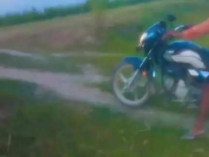 हसनपुर: रहरा में युवक का बाइक से स्टंट करते हुए वीडियो सोशल मीडिया पर हुआ वायरल
