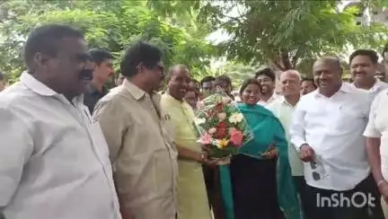 పెందుర్తి: 93వార్డలో2 కోట్ల19 లక్షలఅభివృద్ధి పనులకు శంకుస్థాపన చేసిన పెందుర్తి ఎమ్మెల్యే రమేష్ బాబు నగర్ మేయర్ పిలాశ్రీనివాస్ రావు