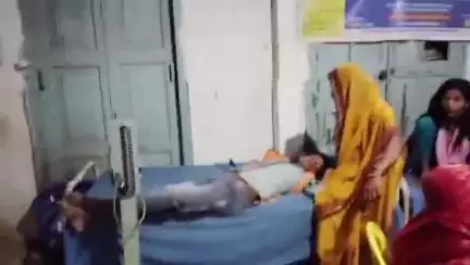 पुपरी: मौलानगर में आपसी विवाद में एक लड़के को चाकू से किया जख्मी, बेहतर इलाज के लिए किया रेफर