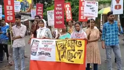 মেদিনীপুর: সাউথ ক্যালকাটা কলেজের ছাত্রীর গণধর্ষণে অভিযুক্তদের গ্রেপ্তারের দাবিতে মেদিনীপুরে মিছিল