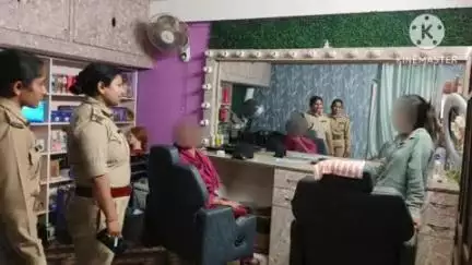 पिथौरागढ़: कोतवाली पुलिस ने मुख्यालय में स्पा सेंटर और ब्यूटी पार्लर का किया औचक निरीक्षण