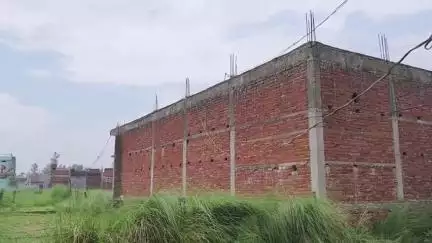 खलीलाबाद: बगहिया मुहल्ला वार्ड नं 2 में बिजली के पोल की समस्या लटकते तार दे रही दुर्घटना को दावत #jansamsaya