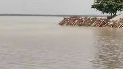 धनौरा: गजरौला तिगरी गंगा धाम का जलस्तर बढ़ा, पुरोहित परेशान, झोपड़ियां जलमग्न